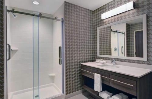 Upper Grand Lagoon Hotel | 4 Pet-friendly Accommodations | Outdoor Pool Access | Free Breakfast