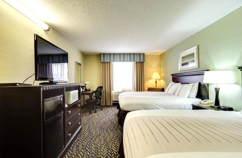 Devils Lake Hotel | 4 Pet-Friendly Accommodations near Lake Region Heritage Center | Free Parking