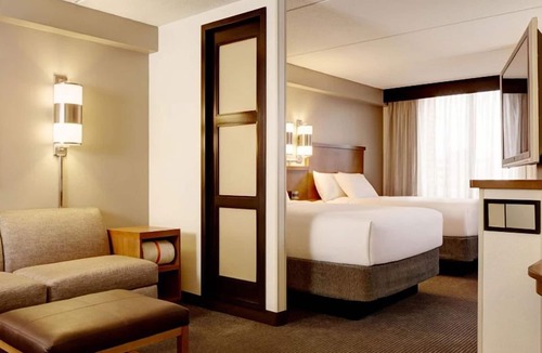 St. Johns Hotel | 4 Pet-Friendly Units Close to LBJ Museum, Outdoor Pool, FREE Parking!