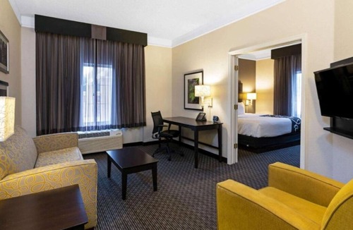 Superstition Springs House | 4 Pet-Friendly Units, Onsite Pool, Pool View, Free Breakfast