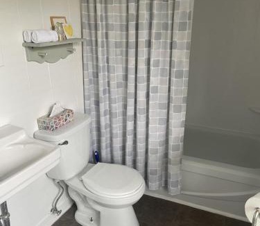 Chicoutimi Apartment | 4 Pièces, stationnement et tennis