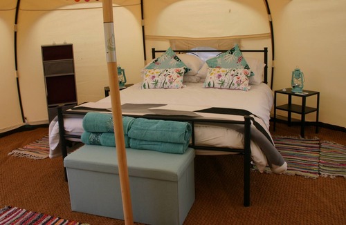 Saint-Jory-de-Chalais Cabin | 4 Pier located in Derthognei