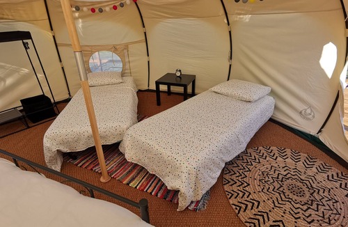 Saint-Jory-de-Chalais Cabin | 4 Pier located in Derthognei