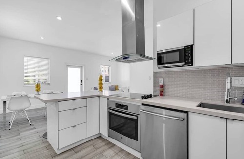 Westchester Apartment | 4 ppl/free parking/Westchester