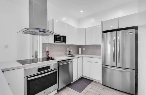 Westchester Apartment | 4 ppl/free parking/Westchester
