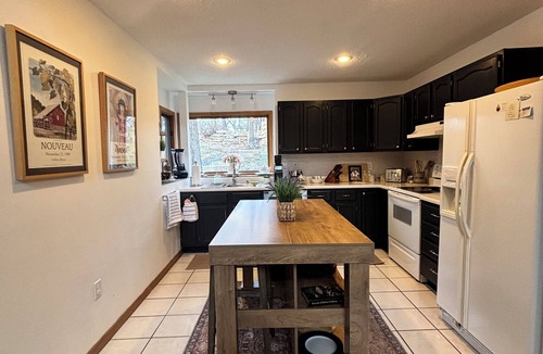 The Galena Territory Cottage | 4 private Ensuite Bedrooms -Dog friendly-Eagle Ridge Escape