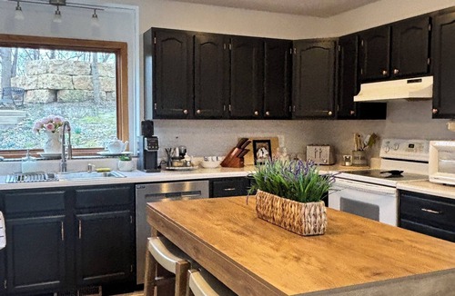 The Galena Territory Cottage | 4 private Ensuite Bedrooms -Dog friendly-Eagle Ridge Escape