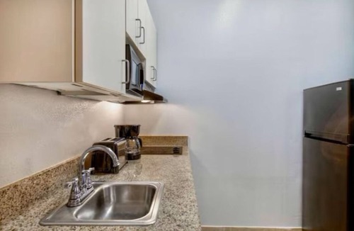 Beaumont Hotel | 4 Relaxing Private Rooms Retreat Perfect for Beaumont Layovers + Exploring