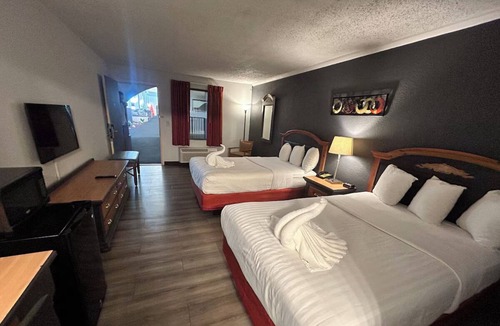 Mattoon Hotel | 4 Relaxing Stays | Arcade, Parks Nearby + Free Breakfast Included