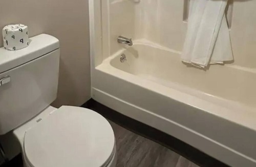 Presque Isle Hotel | 4 Relaxing Units Near UMPI With Breakfast and Easy Access to Hiking & Skiing