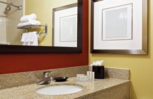 Brookhollow Hotel | 4 Relaxing Units w/Swimming Pool Access Near The Galleria – 10 Mins Drive