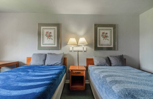 Livingston Hotel | 4 Road Trip-Friendly Rooms w/2 Full Beds Room Close to Dining & Lake Adventures