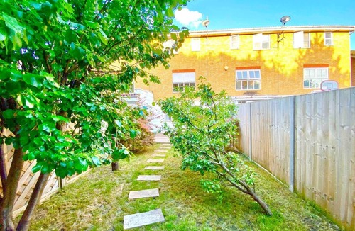 Yeading House | 4 room 3-bath Contractor accommodation Londonnn