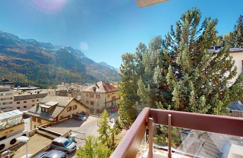 St. Moritz Apartment | 4-room apartment 120 m2 on the 2nd floor, south-west facing position, bright.