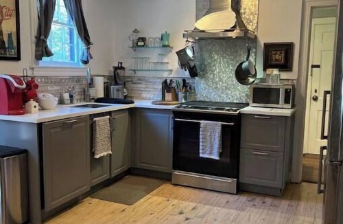 Green Hills Condo | 4-room apartment in quiet, safe neighborhood