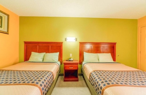 Denver City Hotel | 4-Room Budget Retreat w/2 Full Beds & TV for Entertainment