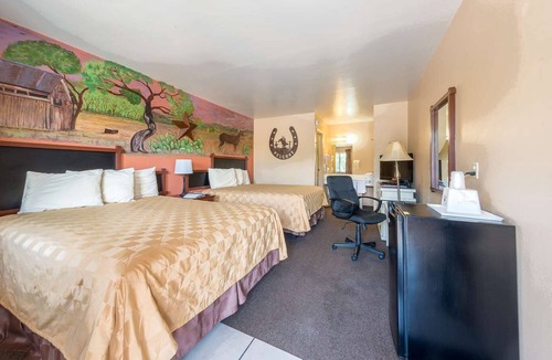 Junction Hotel | 4 Rooms Near South Llano River State Park - 6.7 miles | Free Parking