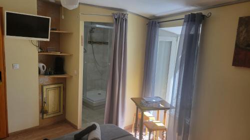 Sillans-la Cascade Bed & Breakfast | 4 safraniers