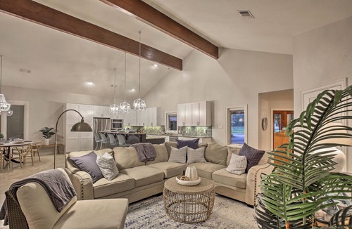 Seguin House | 4-Season Boathouse, Hot Tub! Guadalupe River Oasis