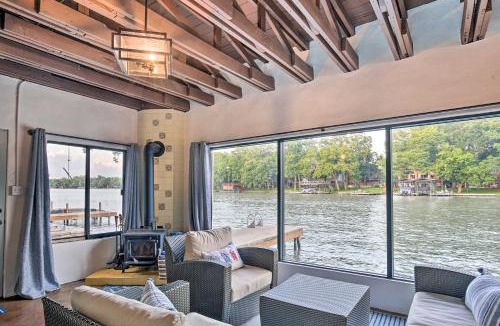 Seguin House | 4-Season Boathouse, Hot Tub! Guadalupe River Oasis