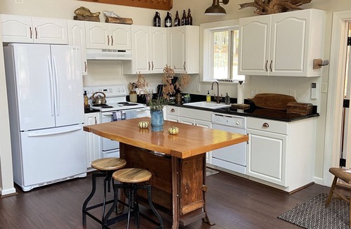 Rowland House | 4 Season Lakefront Vacation Home