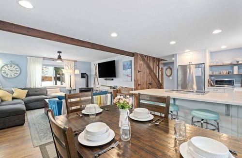 Ardenvoir Cabin | 4 Seasons Getaway – Modern Mountain Cabin w/Hot Tub