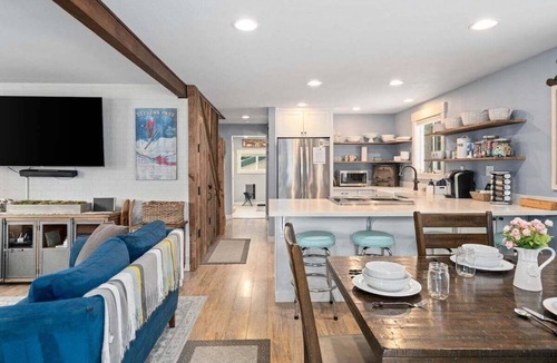 Ardenvoir Cabin | 4 Seasons Getaway – Modern Mountain Cabin w/Hot Tub