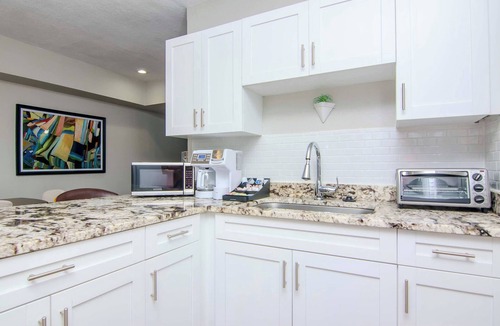 Riverside Heights Bed & Breakfast | 4 Seasons of Summer in Tampa Heights - Unit 1