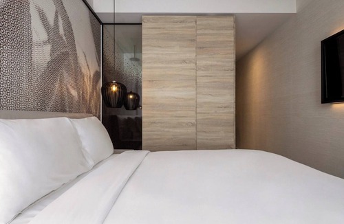 Brossard Hotel | 4 Spacious Rooms Surrounded by Entertainment & Dining – Near Downtown Montreal