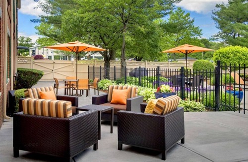 Woburn House | 4 Spacious Units! FREE Parking, Pets Allowed, Close to Fogg Art Museum!