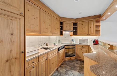 Celerina-Schlarigna Apartment | 4-Star Abitaziun Stambuoch 3 in Celerina - “Loga Elegance”