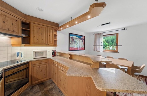 Celerina-Schlarigna Apartment | 4-Star Abitaziun Stambuoch 3 in Celerina - “Loga Elegance”