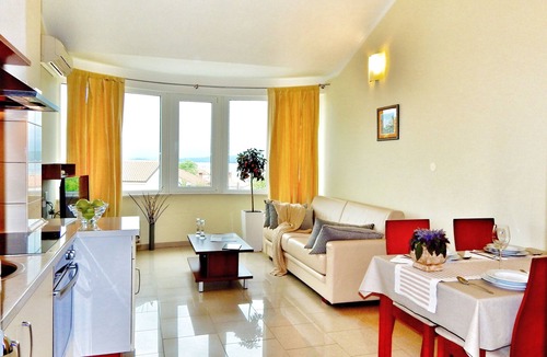 Vantacici Apartment | 4 star apartment in Malinska 150m from the beach with pool, dishwasher, wifi, air conditioning