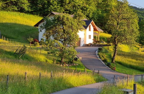 Aiguebelette-le-Lac House | 4-star gîte, 10 people, with SPA, 2 minutes from the lake. Lake view.