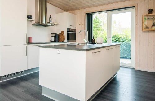Fjellerup Strand House | 4 star holiday home in Glesborg