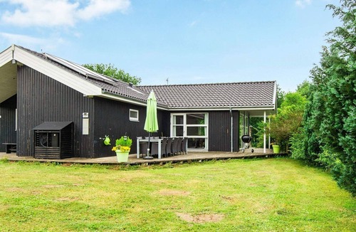 Lyngsbæk Strand House | 4 star holiday home in Ebeltoft