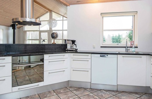 Lyngsbæk Strand House | 4 star holiday home in Ebeltoft