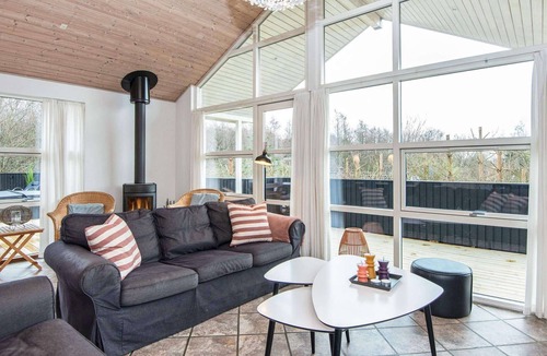 Lyngsbæk Strand House | 4 star holiday home in Ebeltoft