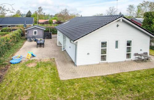 Hvidbjerg Strand House | 4 star holiday home in Børkop