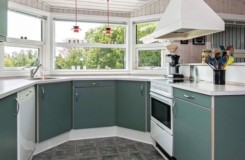 Lyngsbæk Strand House | 4 star holiday home in Ebeltoft