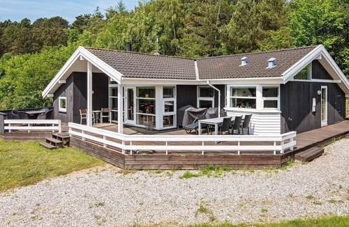 Lyngsbæk Strand House | 4 star holiday home in Ebeltoft