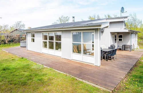 Skødshoved Strand House | 4 star holiday home in Knebel
