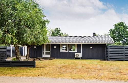 Skødshoved Strand House | 4 star holiday home in Knebel
