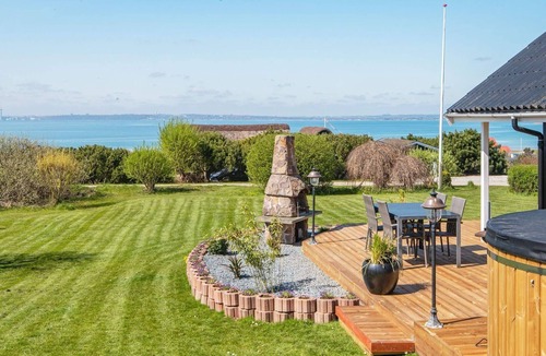 Skødshoved Strand House | 4 star holiday home in Knebel