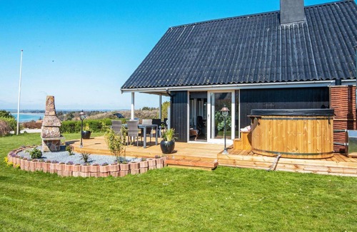 Skødshoved Strand House | 4 star holiday home in Knebel