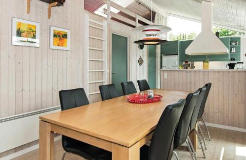 Lyngsbæk Strand House | 4 star holiday home in Ebeltoft