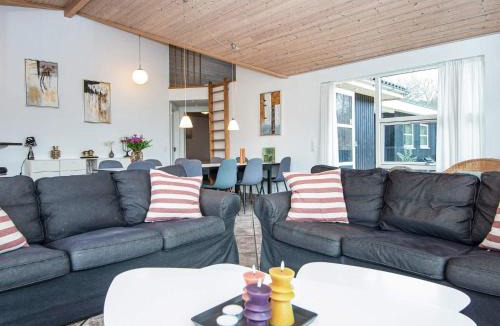 Lyngsbæk Strand House | 4 star holiday home in Ebeltoft