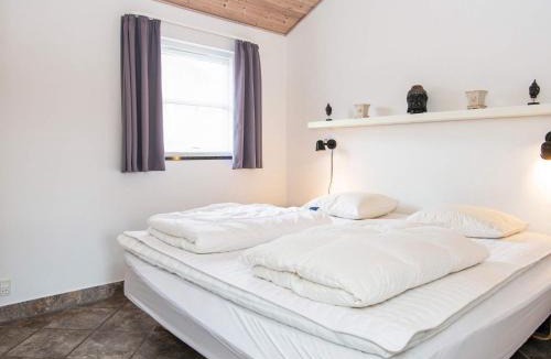 Lyngsbæk Strand House | 4 star holiday home in Ebeltoft