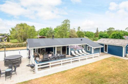 Fjellerup Strand House | 4 star holiday home in Glesborg
