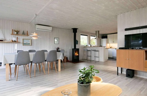 Hou House | 4 star holiday home in Hals